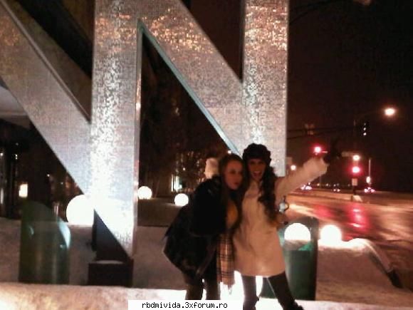 Annie shi prietenii ei in Chicago2009 - unique_girl_annie_tina - ♥♥♥ Anahi♥♥♥