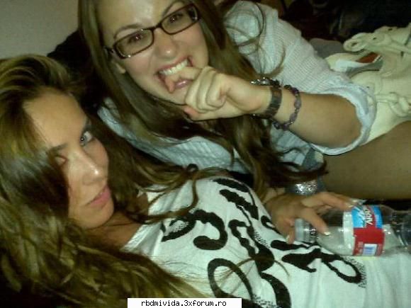 Annie si prietenii ei - le iubesc atit de mult - ♥♥♥ Anahi♥♥♥