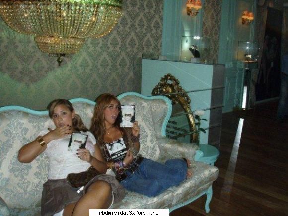 Annie si prietenii ei - unique_girl_annie_tina - ♥♥♥ Anahi♥♥♥