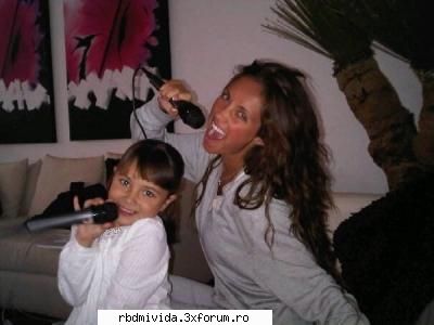 Annie si prietenii ei - unique_girl_annie_tina - ♥♥♥ Anahi♥♥♥