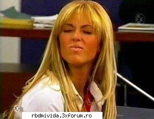 Mia Colucci - ce poza amuzanta :D :D :D - ♥♥♥ Anahi♥♥♥
