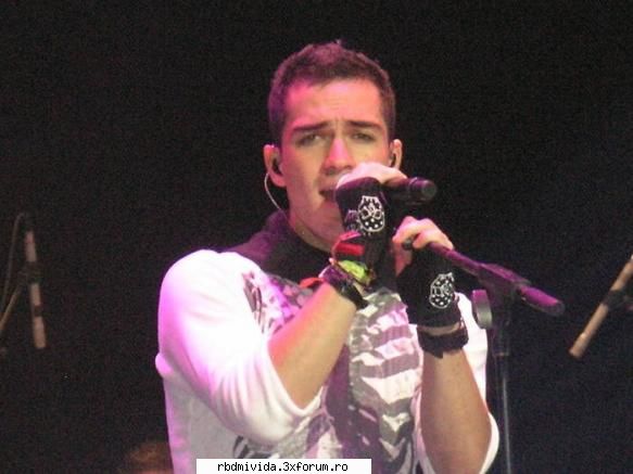 Poncho~~~>poze cu el - cinta din toata inima mai adaugati - ♥♥♥Poncho♥♥♥