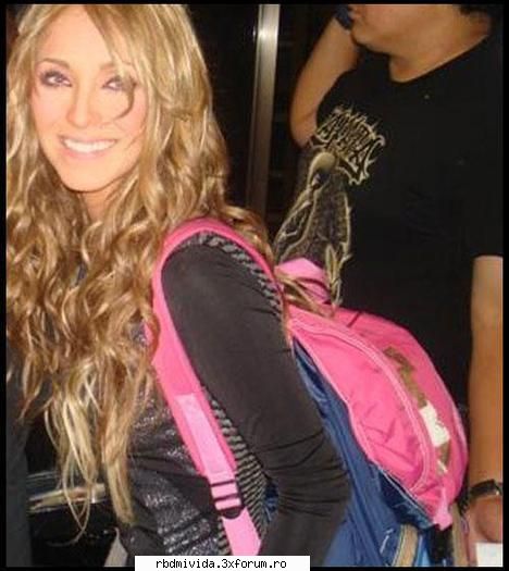 e cea mai cool annie - ce dragutza e annie nu-i asha? :D ;) - ♥♥♥ Anahi♥♥♥