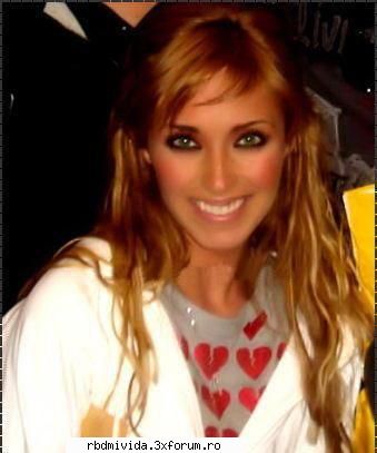 e cea mai cool annie - ma cucereste :D - ♥♥♥ Anahi♥♥♥