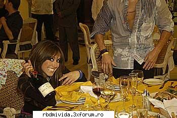 e cea mai cool annie - ce amuzanta :D :D :D :D - ♥♥♥ Anahi♥♥♥