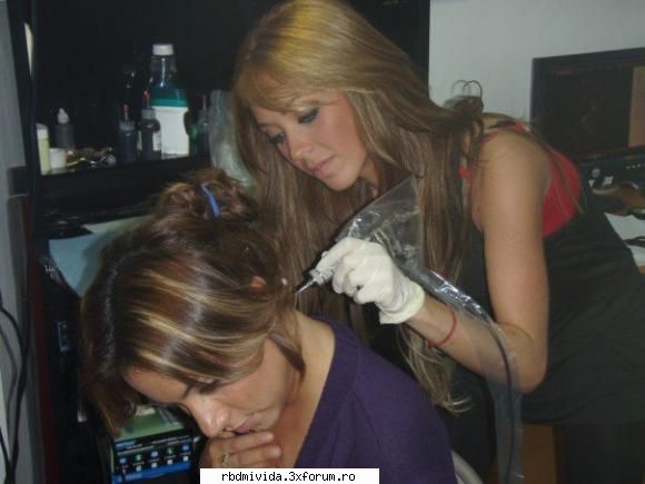 e cea mai cool annie - deja il face :D - ♥♥♥ Anahi♥♥♥
