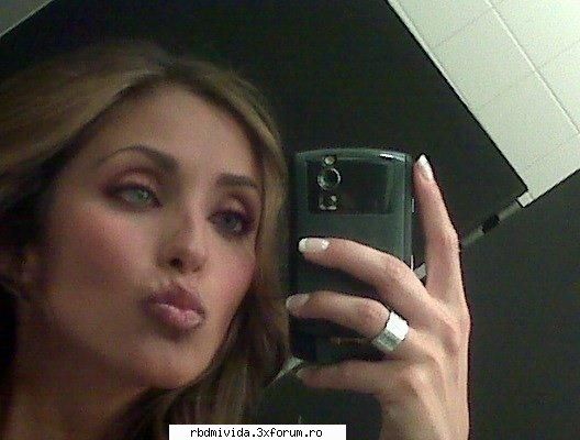 e cea mai cool annie - saracutza la ea ochii erau plini de - ♥♥♥ Anahi♥♥♥