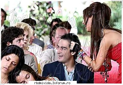 sunt super - hai mai puneti si voi :D :D - ???Anahi&Poncho???